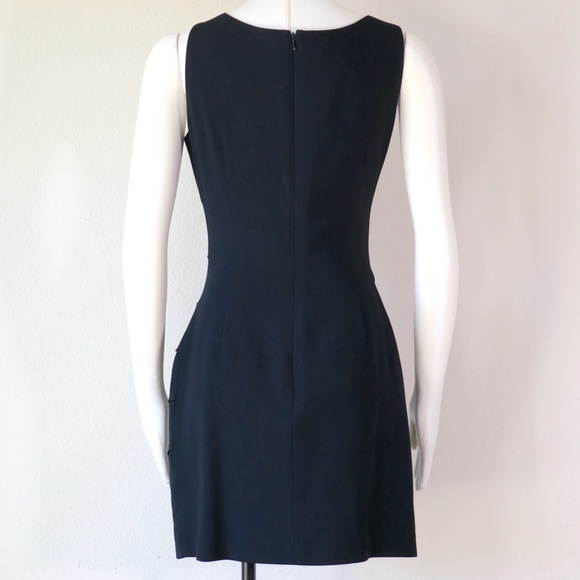 Vintage sleeveless figure-flattering short black cocktail dress - Picture 2 of 9